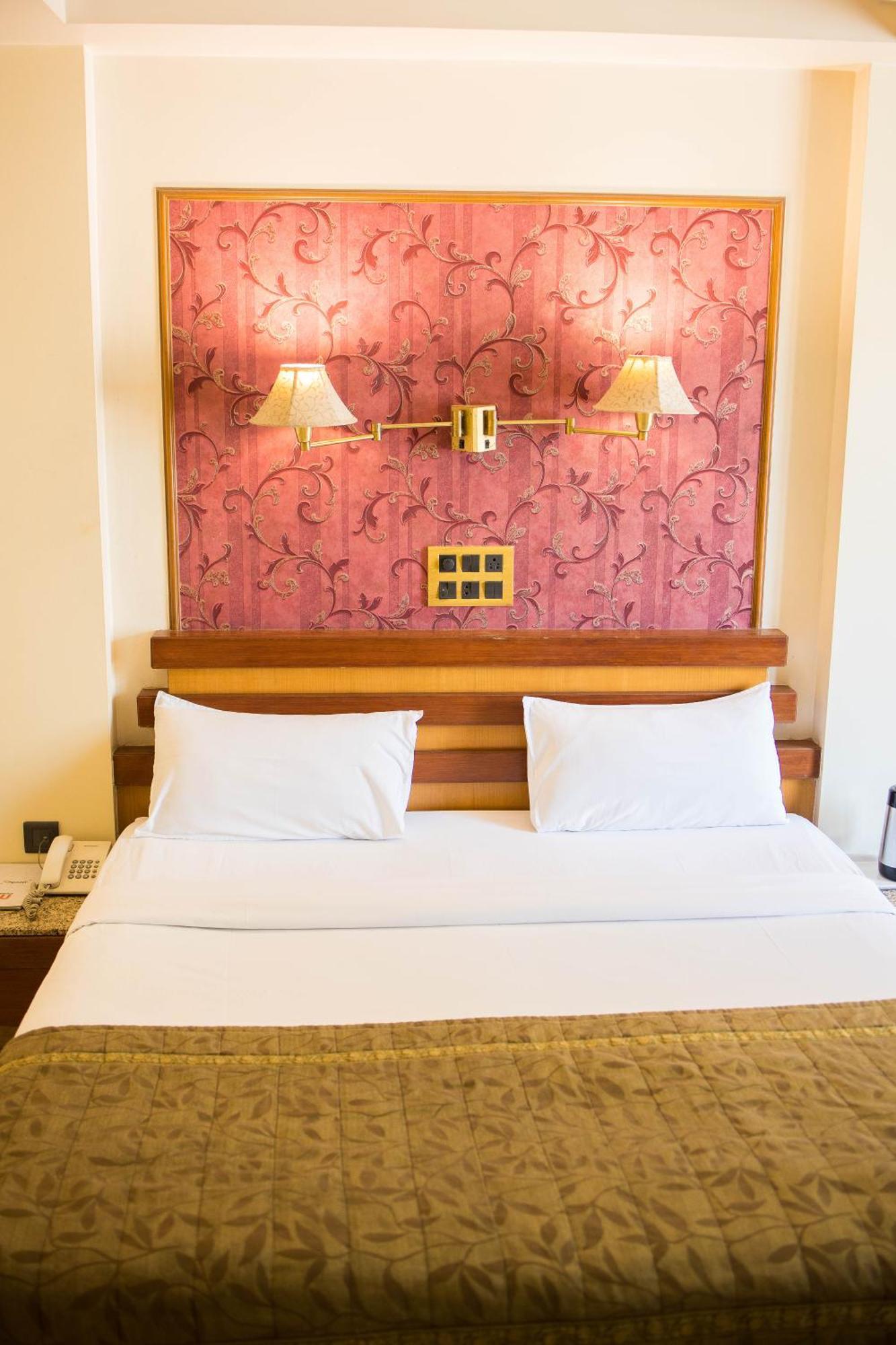 Hotel Deccan Royaale, Shivajinagar Pune Eksteriør billede