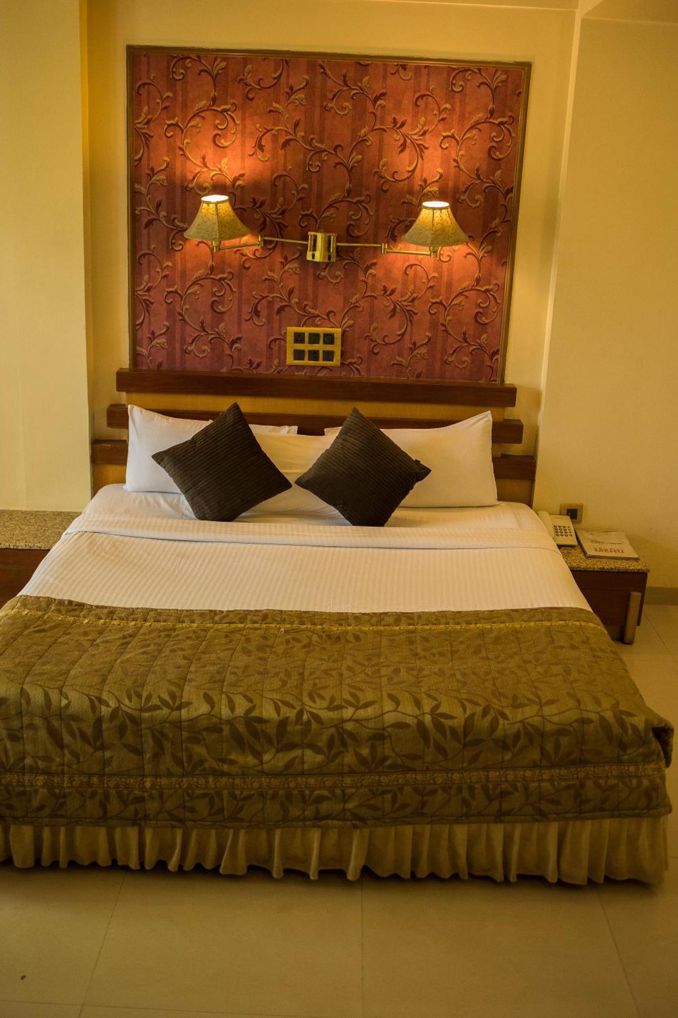 Hotel Deccan Royaale, Shivajinagar Pune Eksteriør billede