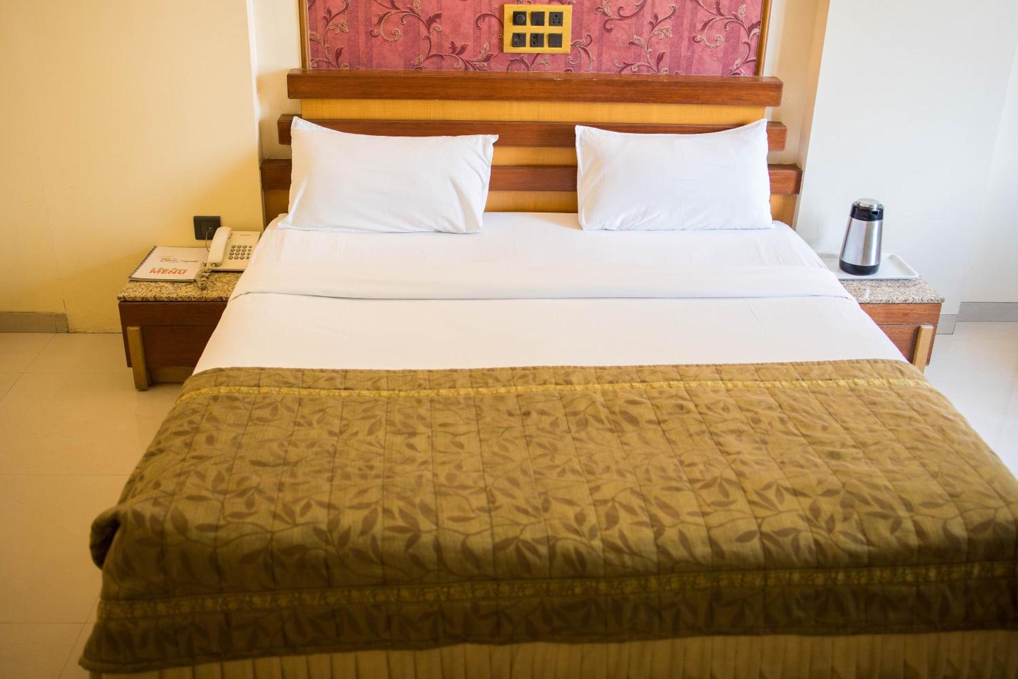 Hotel Deccan Royaale, Shivajinagar Pune Eksteriør billede